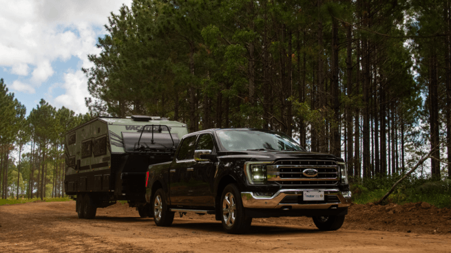 Ford F-150 and Vacationer Caravan