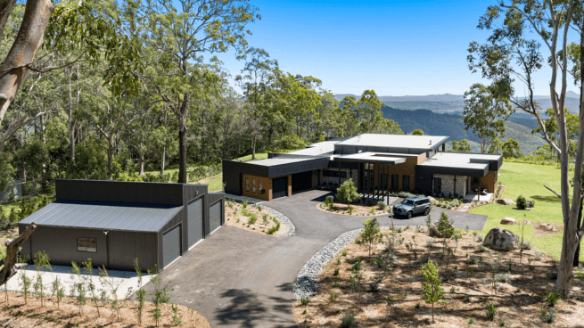 MPH326 House and Shed Drone Shot