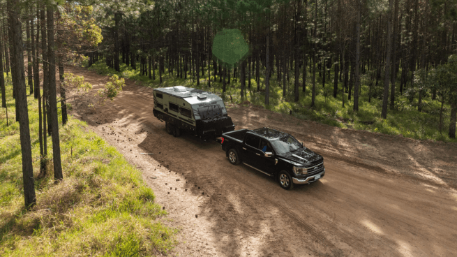 Ford F-150 and Vacationer Caravan